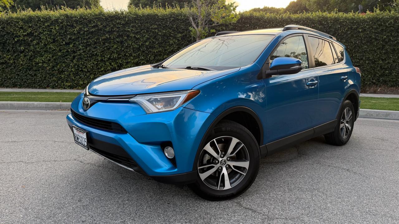 Toyota RAV4 XLE FWD (Natl) 2017