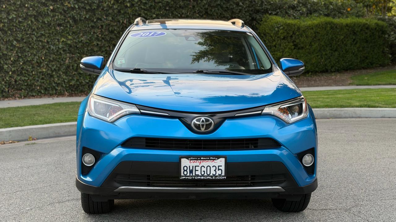 Toyota RAV4 XLE FWD (Natl) 2017