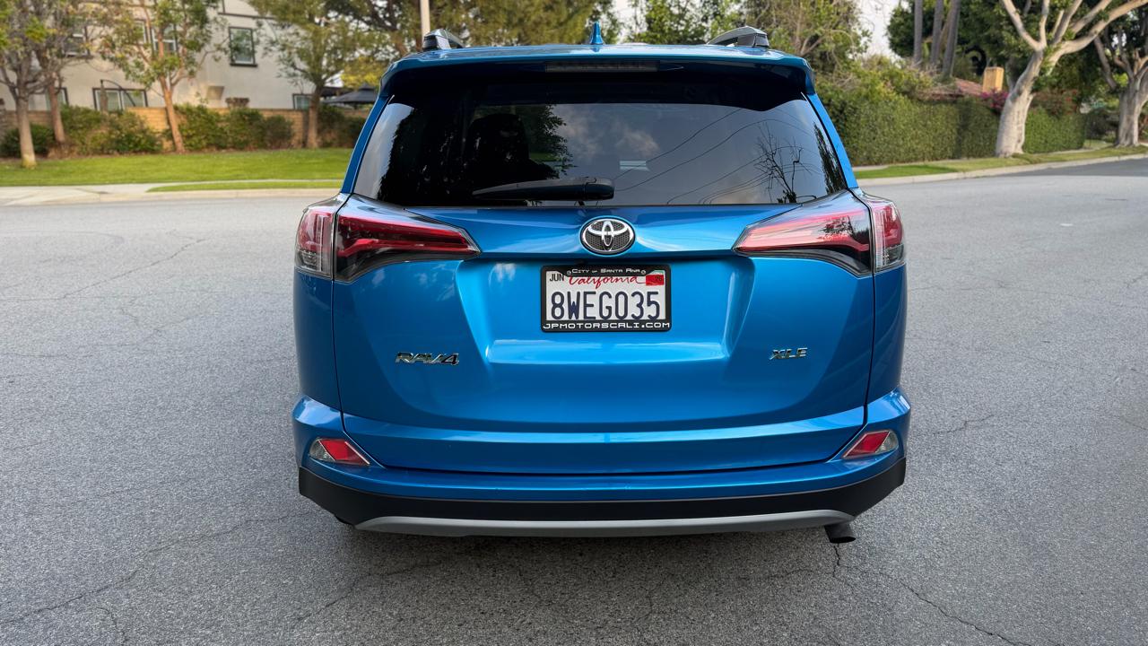 Toyota RAV4 XLE FWD (Natl) 2017