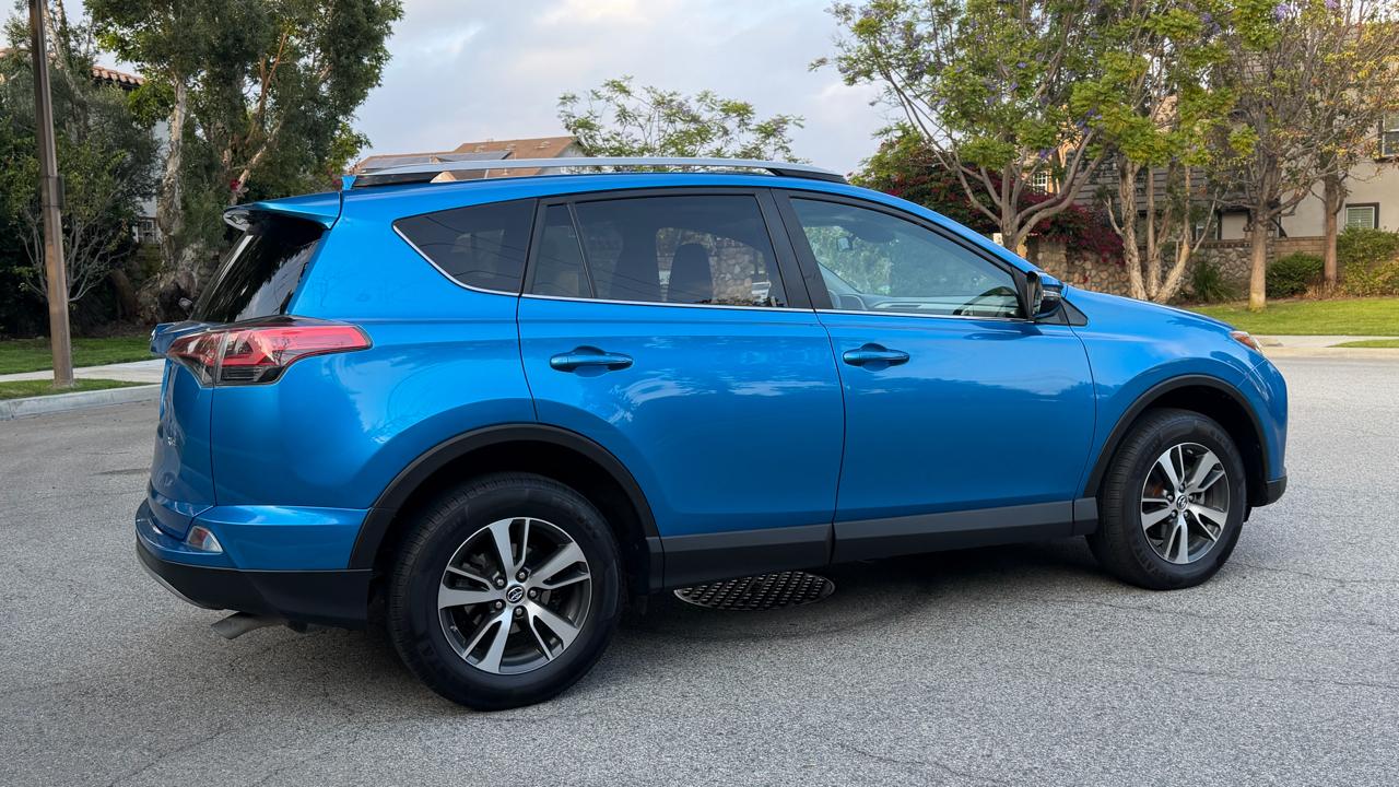 Toyota RAV4 XLE FWD (Natl) 2017