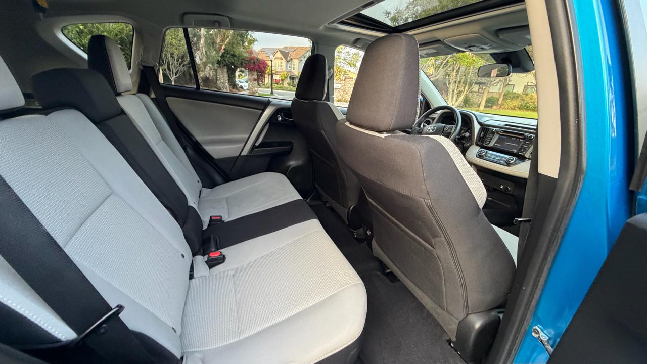Toyota RAV4 XLE FWD (Natl) 2017