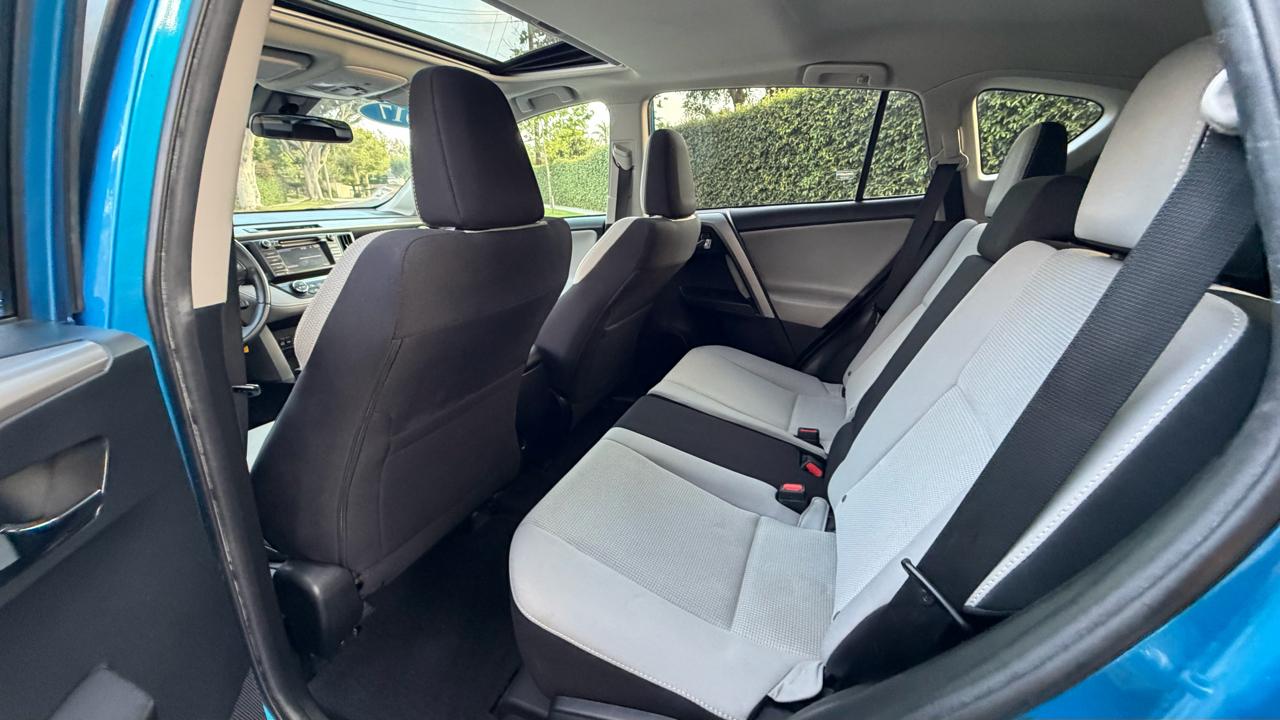 Toyota RAV4 XLE FWD (Natl) 2017