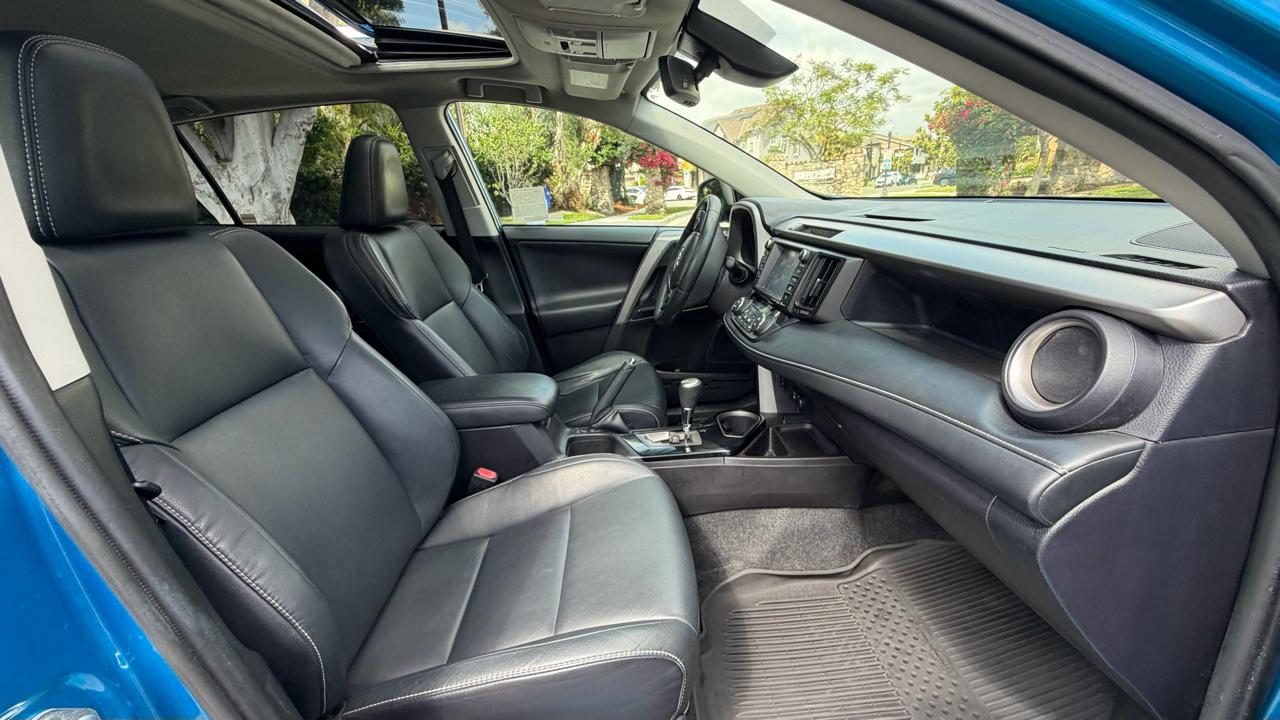 Toyota RAV4 Limited FWD (Natl) 2017