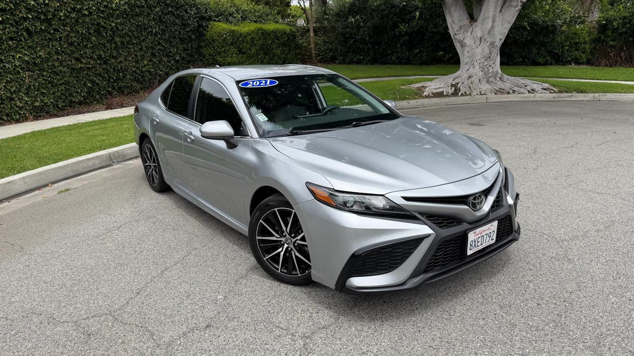 Toyota Camry SE Auto (Natl) 2021