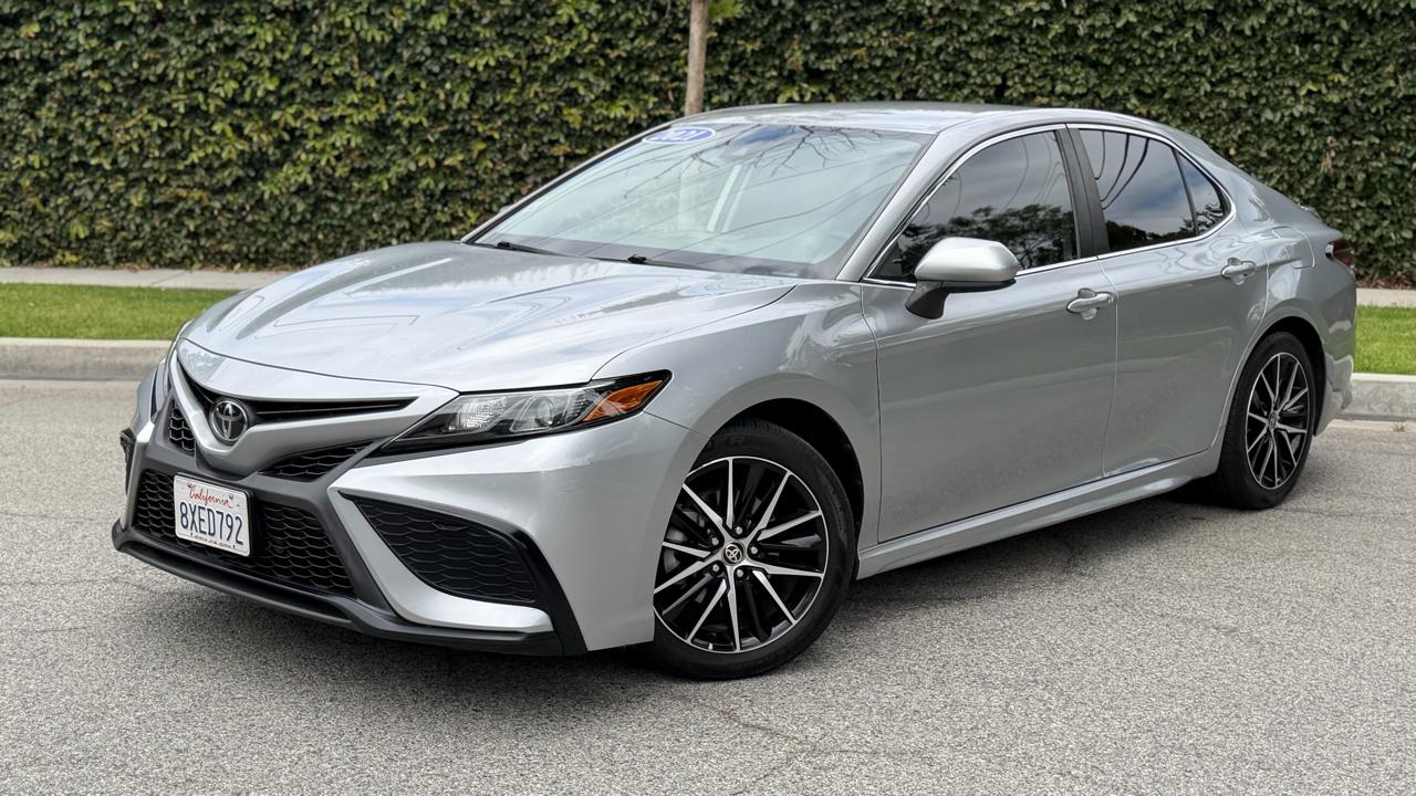 Toyota Camry SE Auto (Natl) 2021
