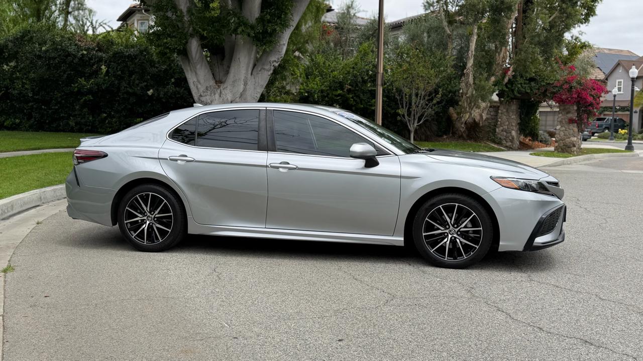 Toyota Camry SE Auto (Natl) 2021