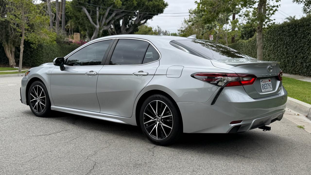 Toyota Camry SE Auto (Natl) 2021