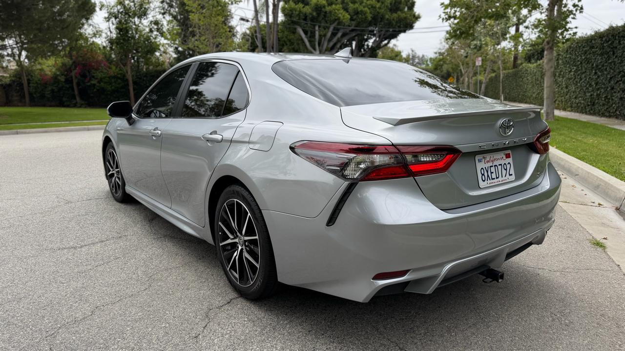 Toyota Camry SE Auto (Natl) 2021