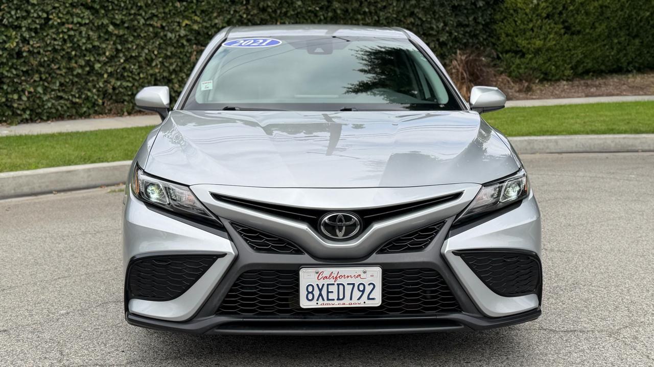 Toyota Camry SE Auto (Natl) 2021