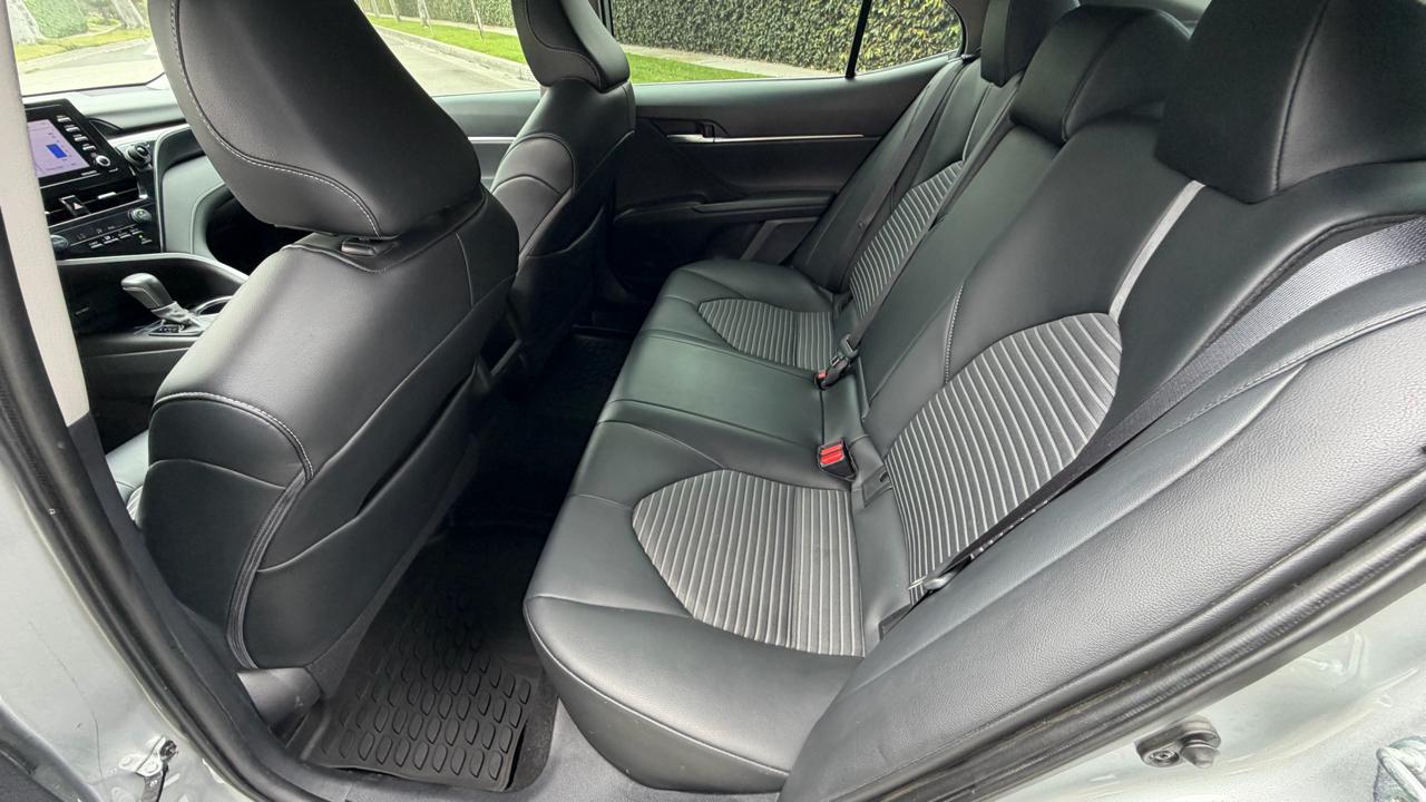 Toyota Camry SE Auto (Natl) 2021