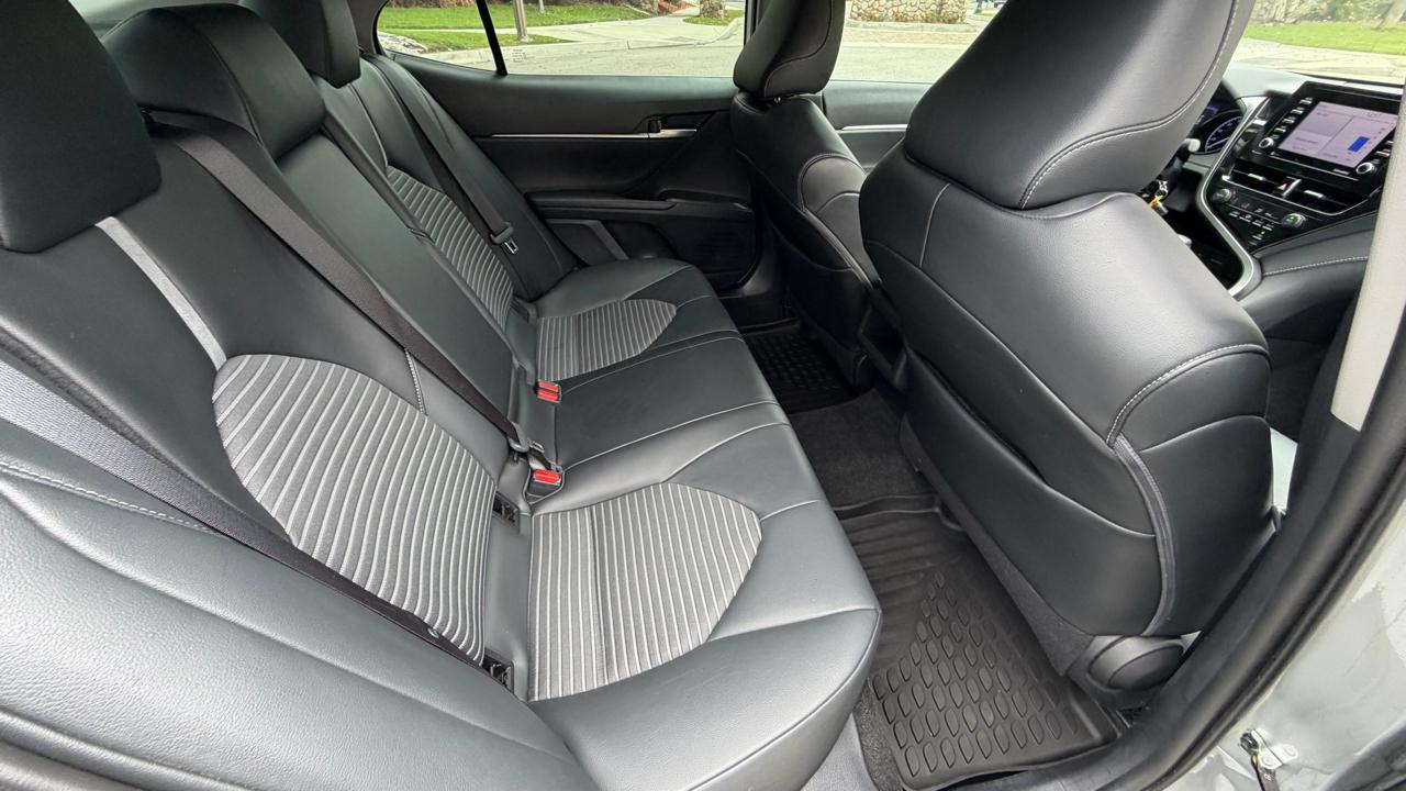 Toyota Camry SE Auto (Natl) 2021