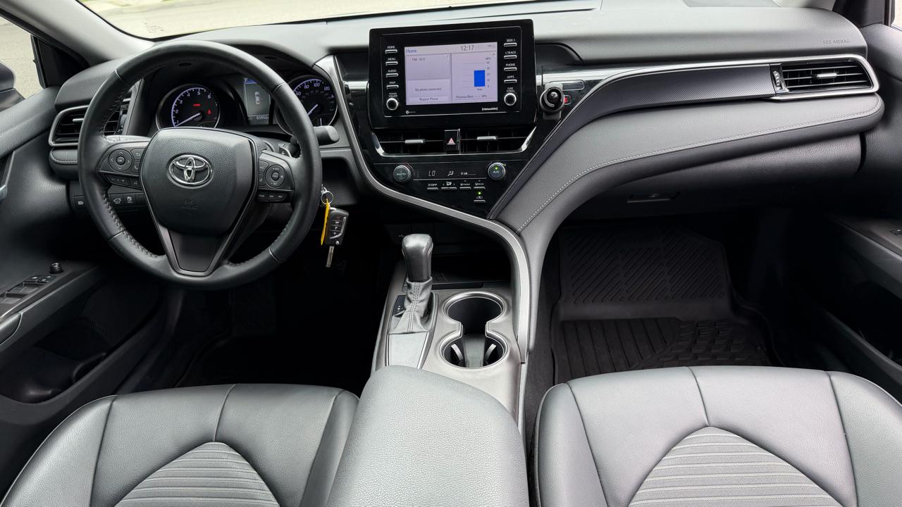 Toyota Camry SE Auto (Natl) 2021
