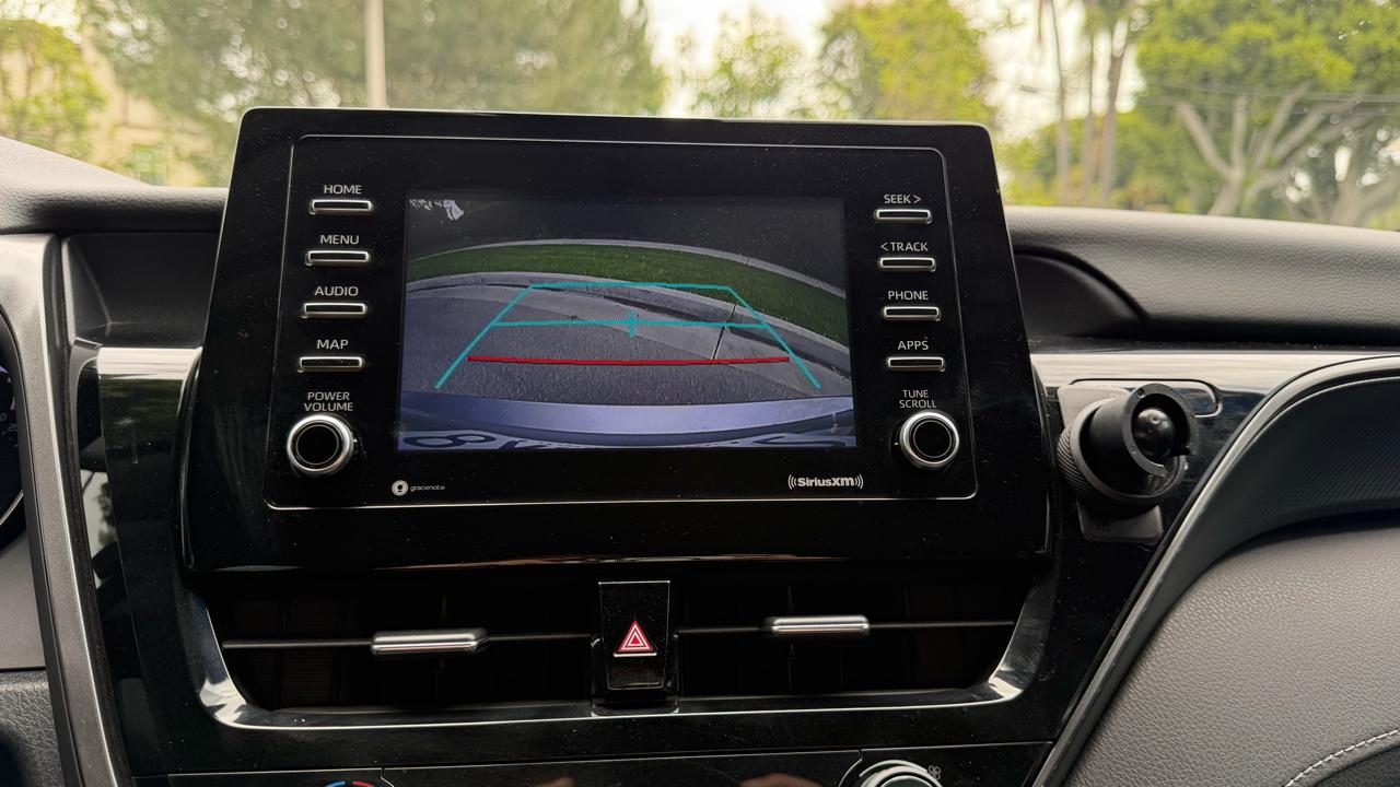 Toyota Camry SE Auto (Natl) 2021