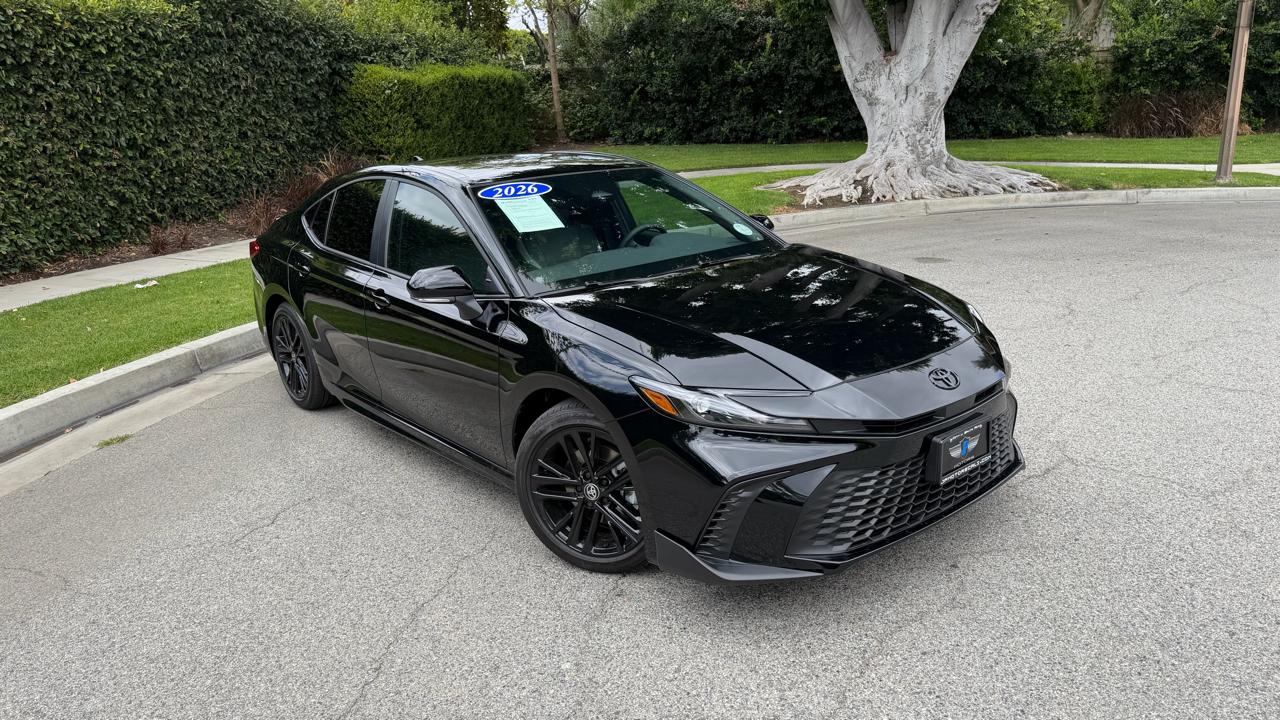 Toyota Camry SE (Natl) 2026