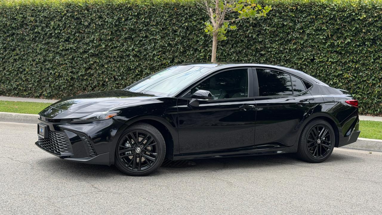 Toyota Camry SE (Natl) 2026