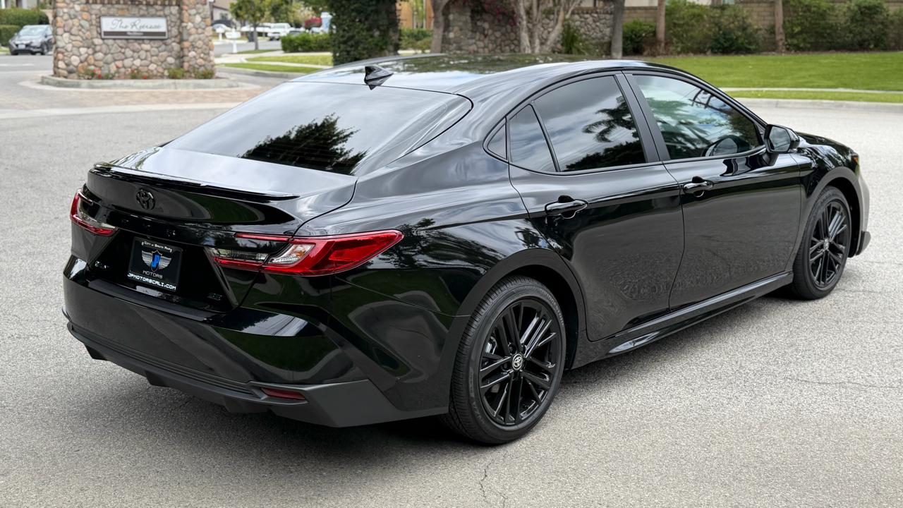 Toyota Camry SE (Natl) 2026
