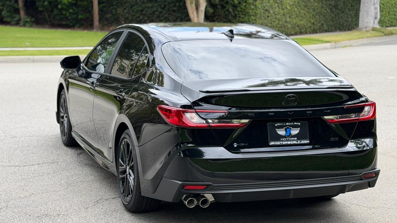 Toyota Camry SE (Natl) 2026