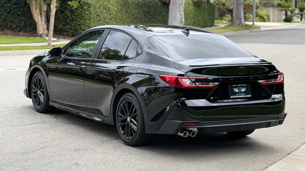 Toyota Camry SE (Natl) 2026