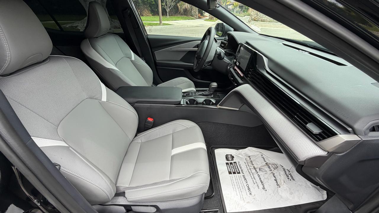 Toyota Camry SE (Natl) 2026