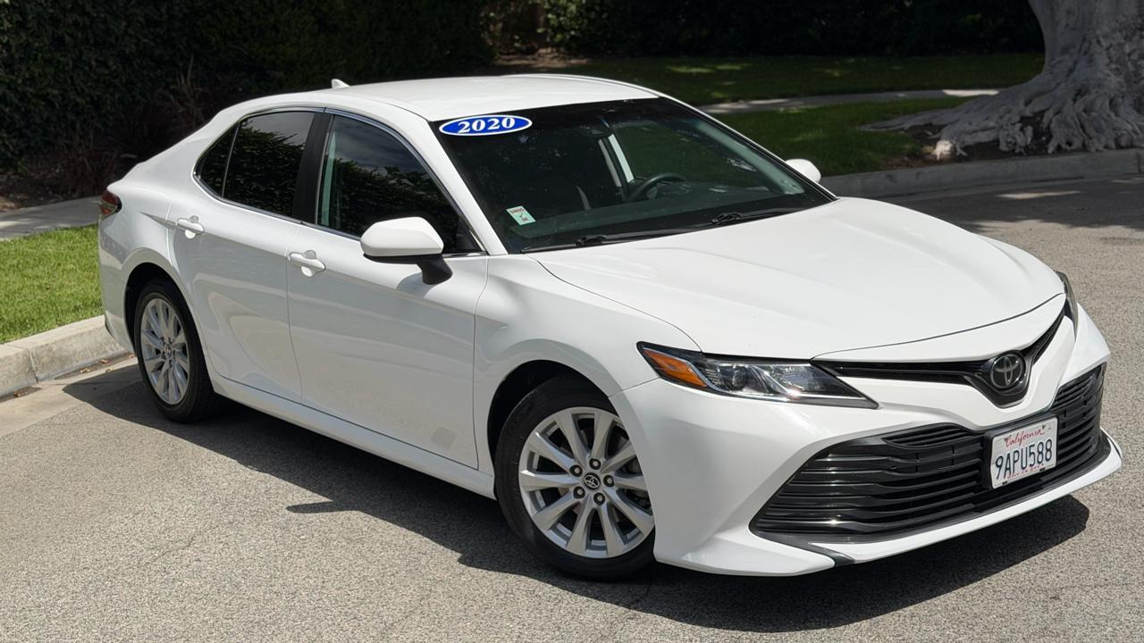 Toyota Camry LE Auto (Natl) 2020