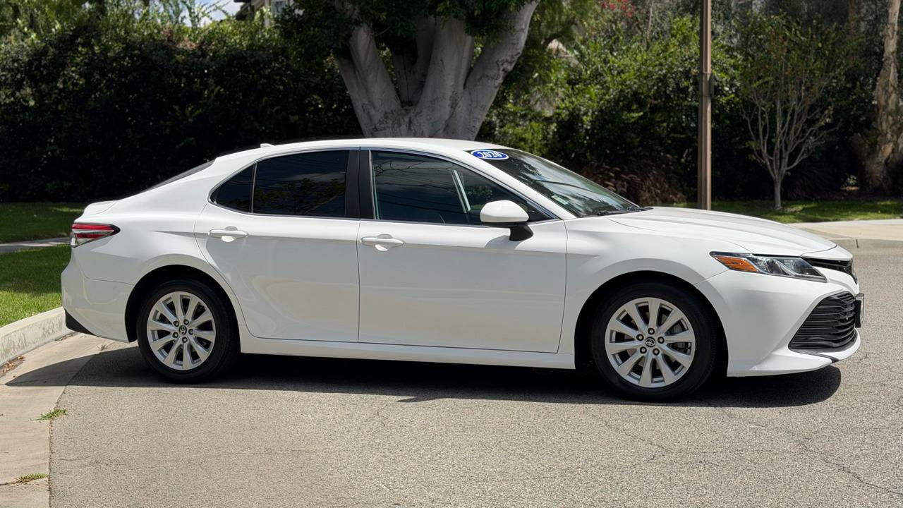 Toyota Camry LE Auto (Natl) 2020