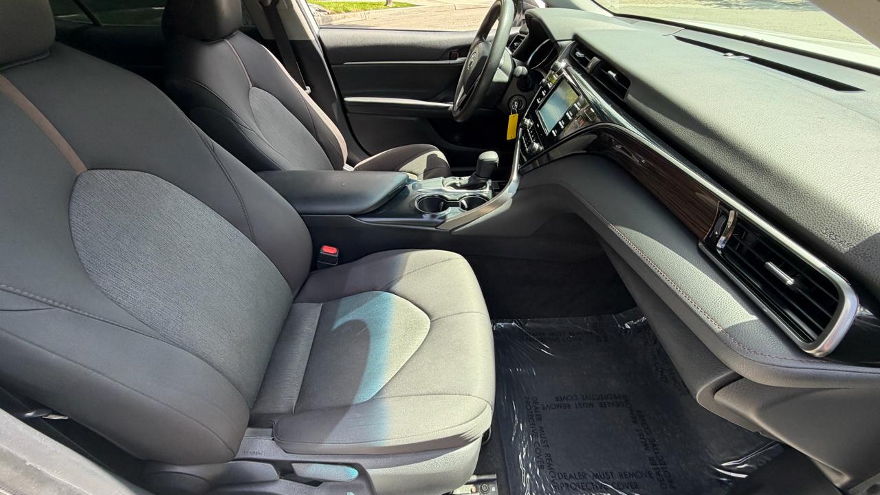 Toyota Camry LE Auto (Natl) 2020