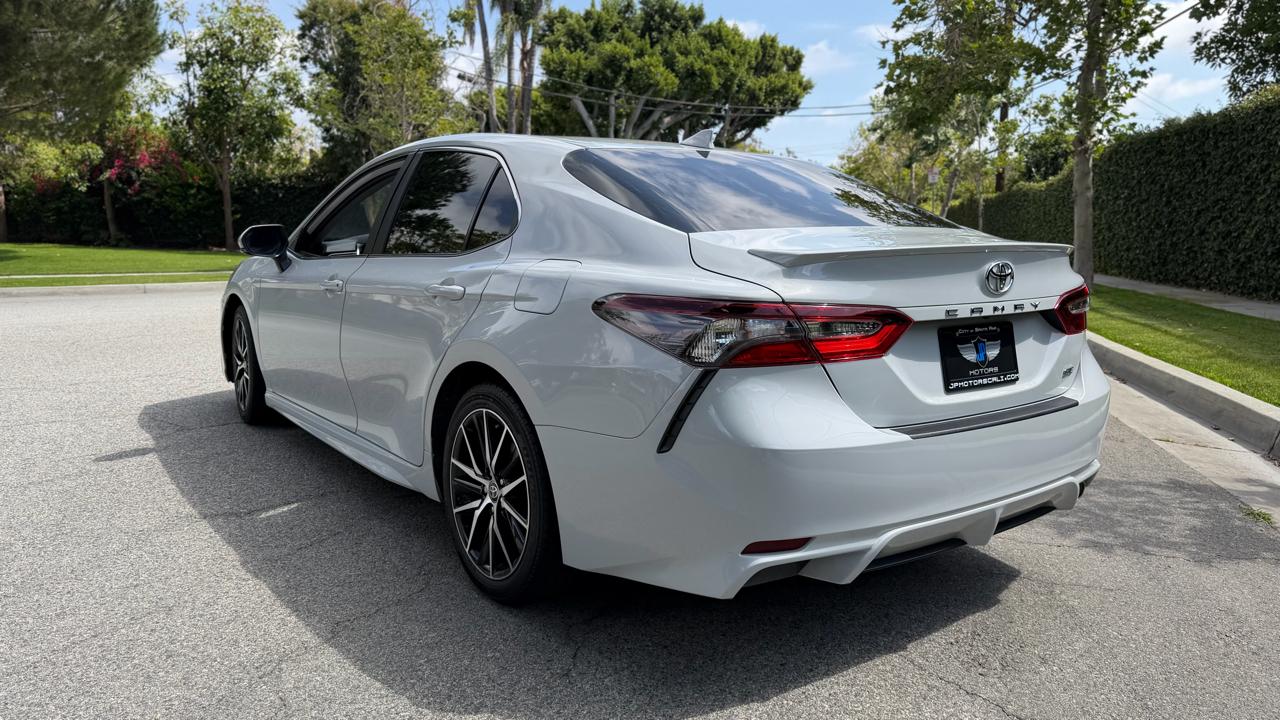 Toyota Camry SE Auto (Natl) 2023