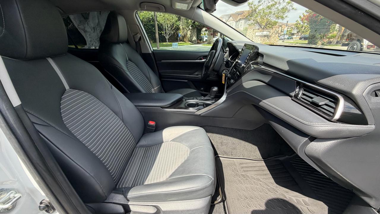 Toyota Camry SE Auto (Natl) 2023