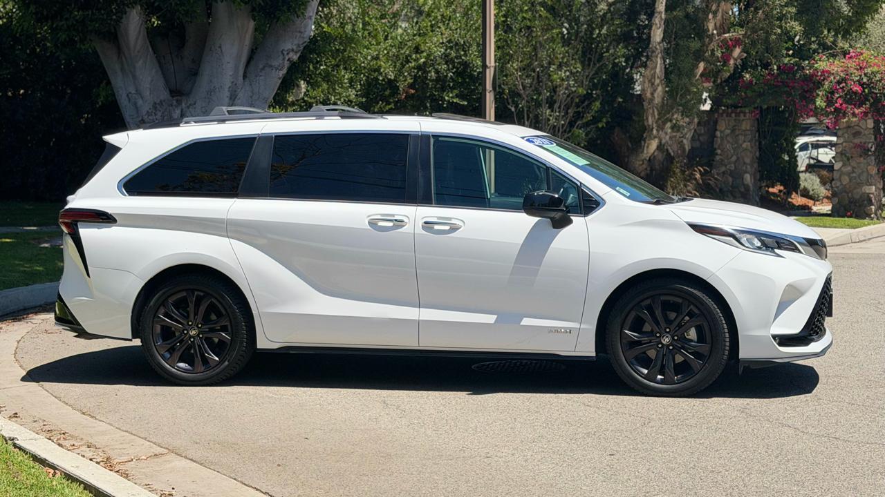 Toyota Sienna XSE FWD 7-Passenger (Natl) 2021