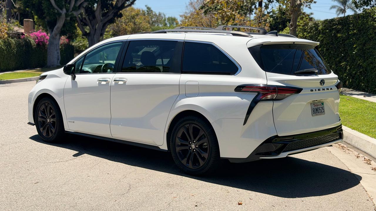 Toyota Sienna XSE FWD 7-Passenger (Natl) 2021