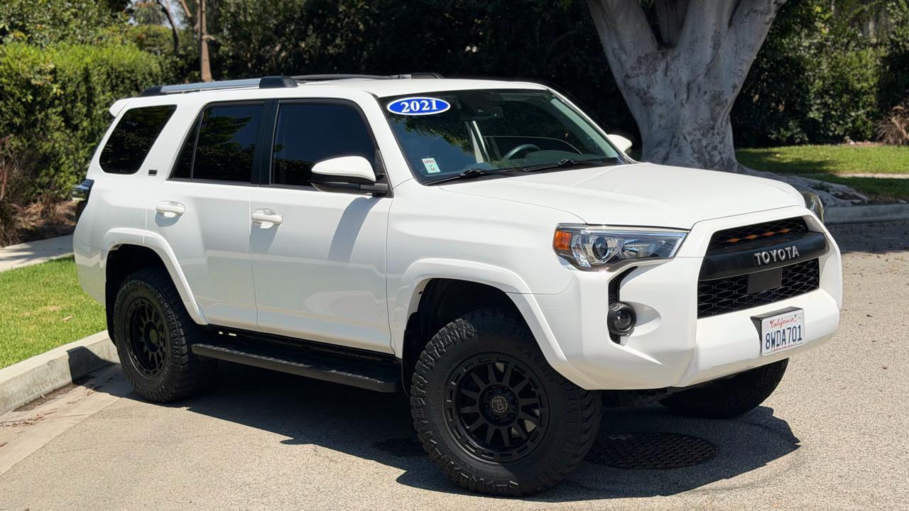 Toyota 4Runner SR5 2WD (Natl) 2021