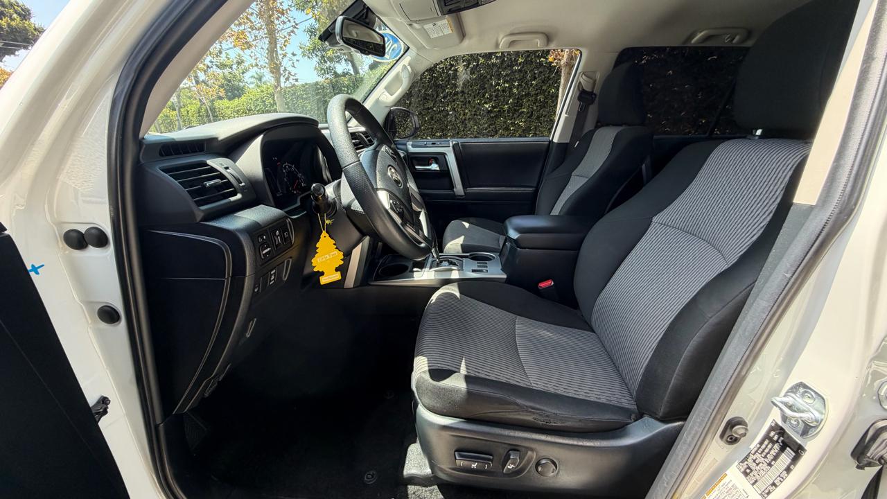 Toyota 4Runner SR5 2WD (Natl) 2021