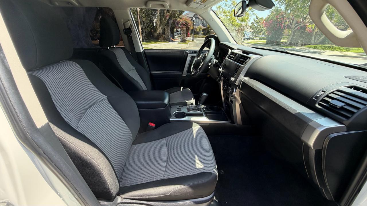 Toyota 4Runner SR5 2WD (Natl) 2021