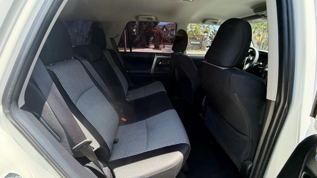Toyota 4Runner SR5 2WD (Natl) 2021