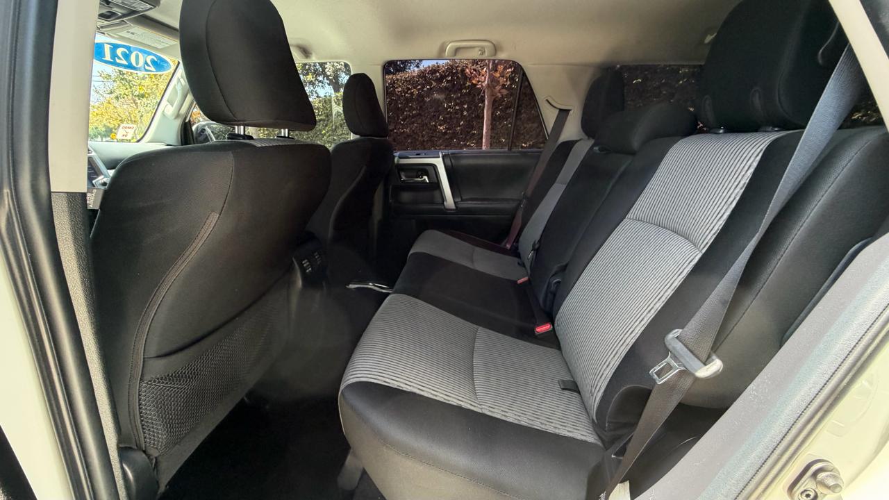 Toyota 4Runner SR5 2WD (Natl) 2021