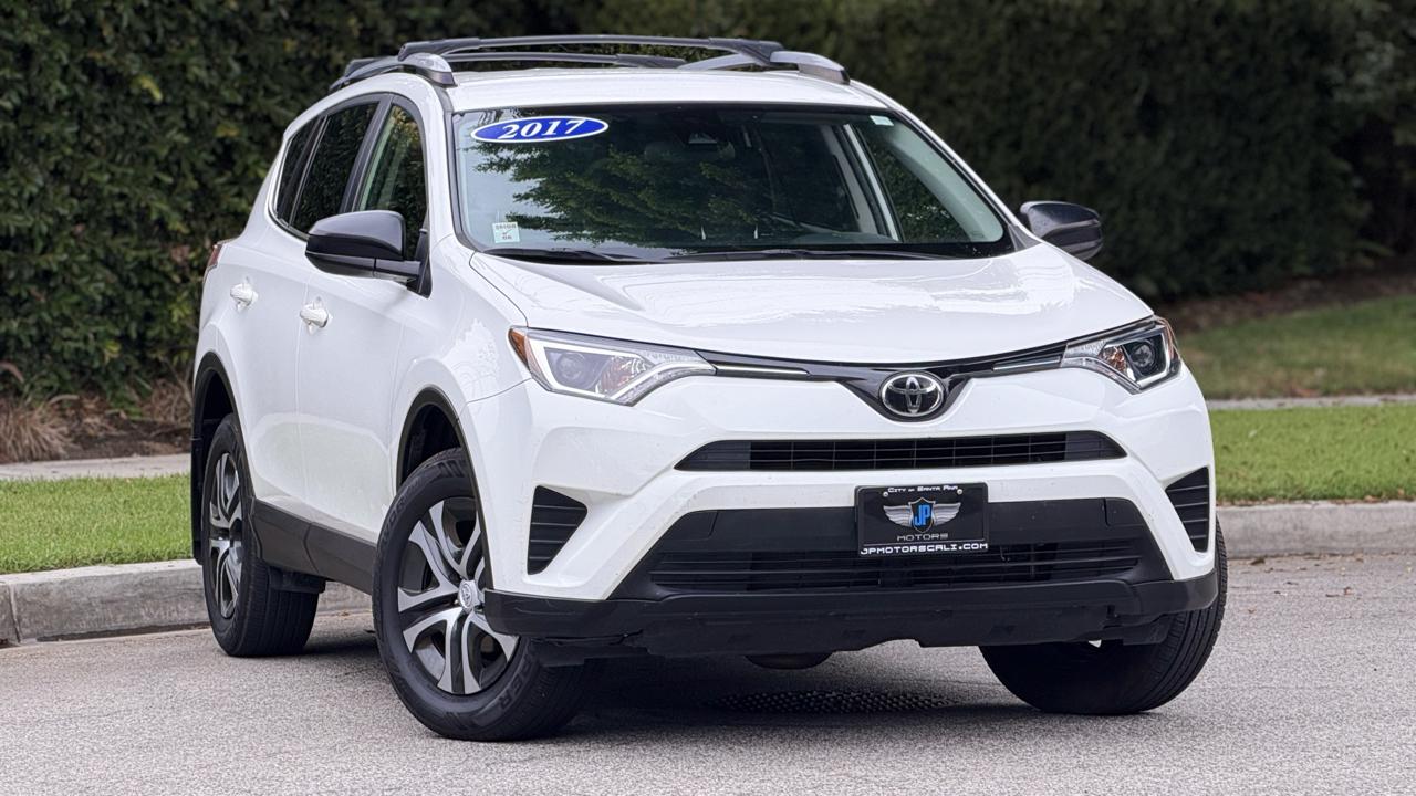 Toyota RAV4 LE FWD (Natl) 2017