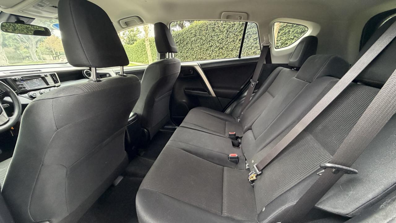 Toyota RAV4 LE FWD (Natl) 2017