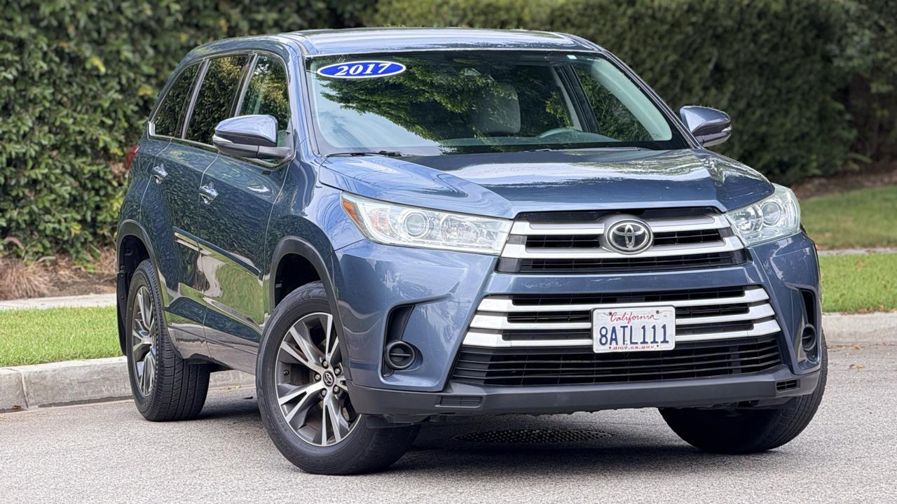 Toyota Highlander LE V6 FWD (Natl) 2017
