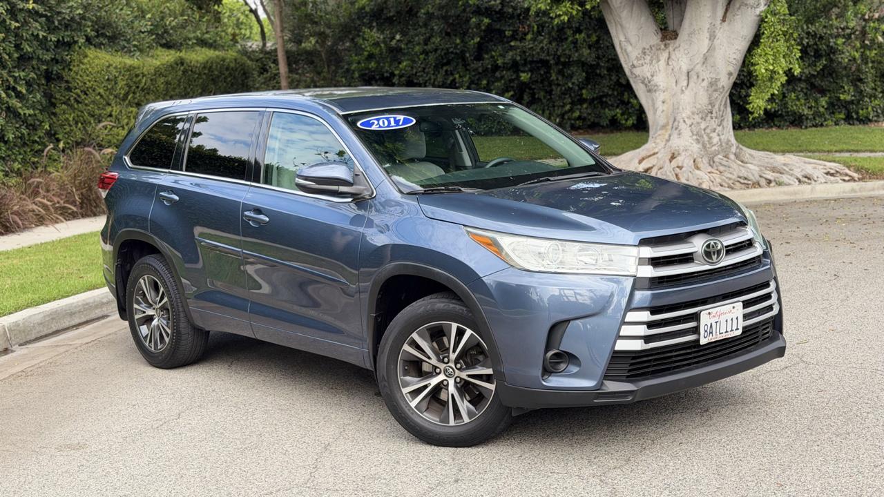 Toyota Highlander LE V6 FWD (Natl) 2017