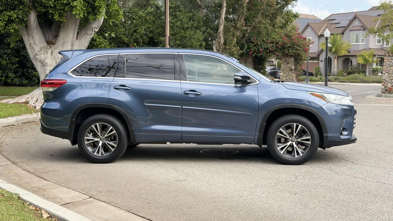 Toyota Highlander LE V6 FWD (Natl) 2017