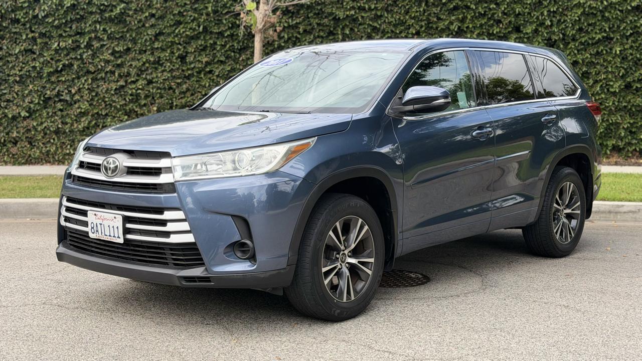 Toyota Highlander LE V6 FWD (Natl) 2017