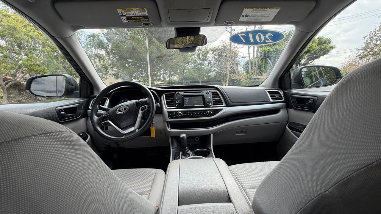 Toyota Highlander LE V6 FWD (Natl) 2017