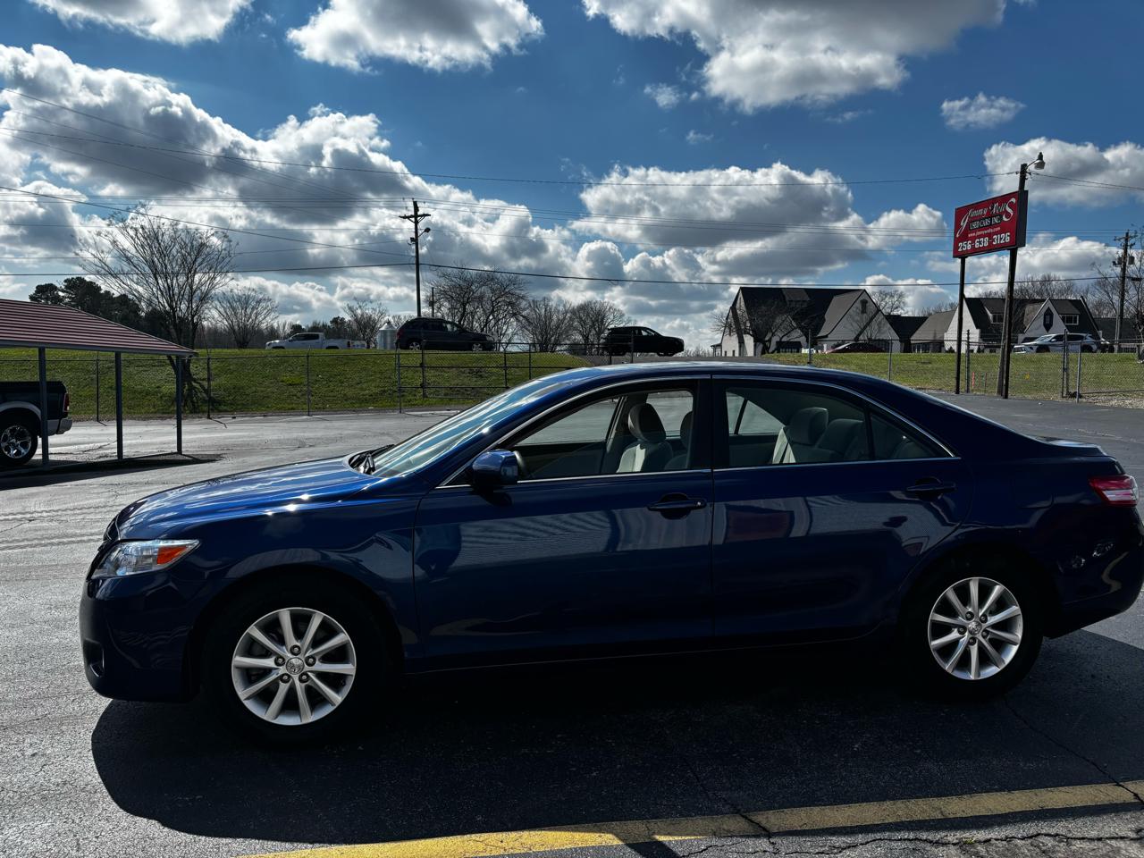 Toyota Camry Base 6-Spd AT 2011