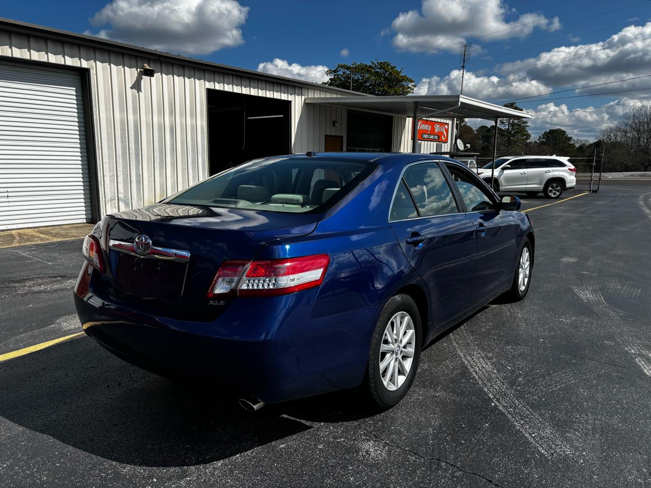 Toyota Camry Base 6-Spd AT 2011