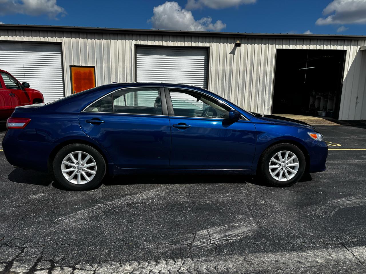 Toyota Camry Base 6-Spd AT 2011