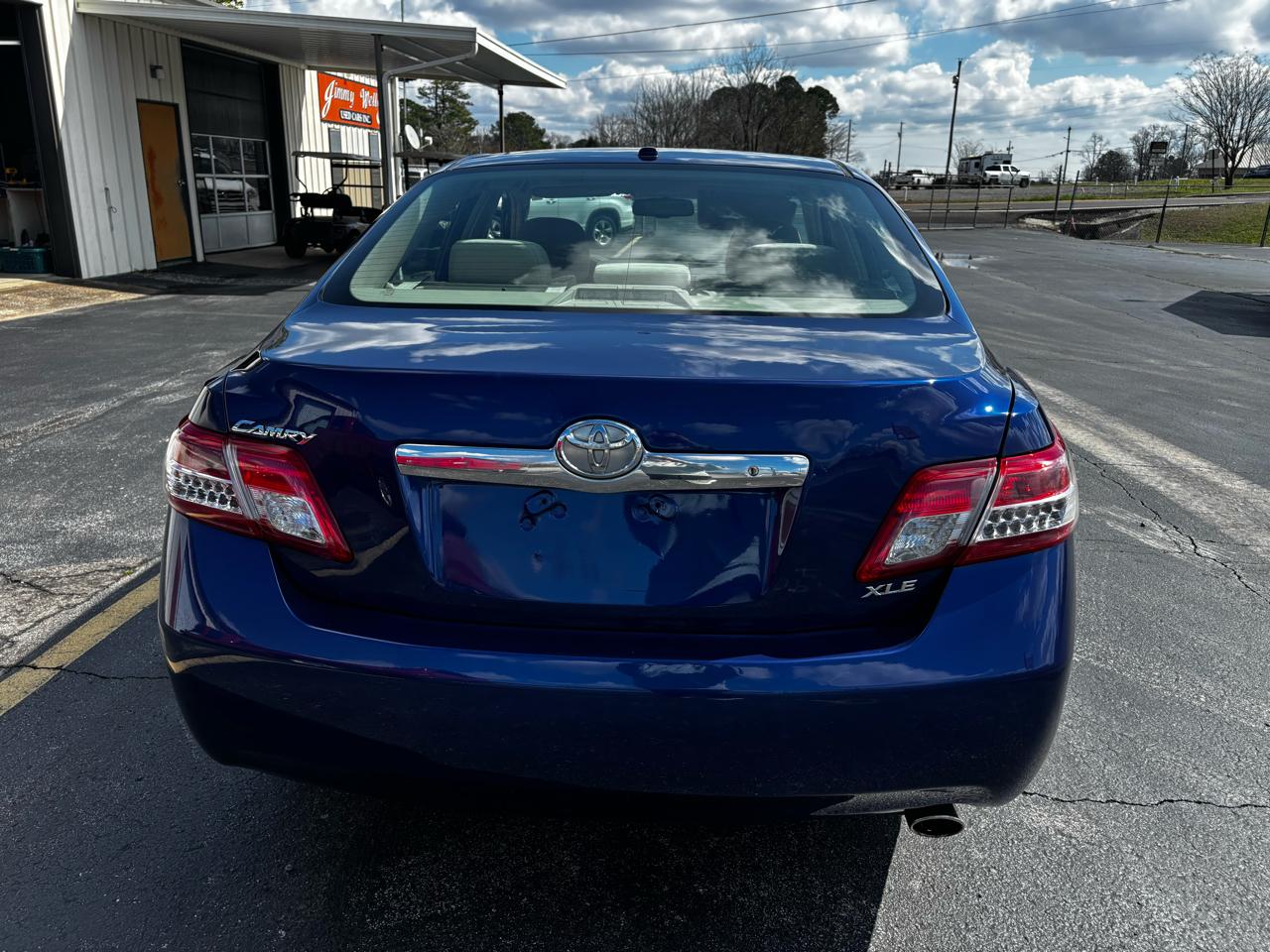 Toyota Camry Base 6-Spd AT 2011