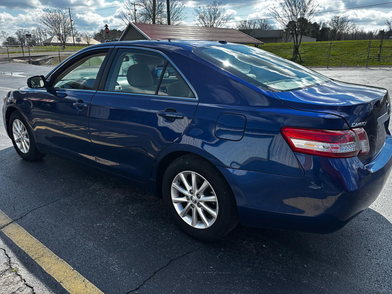 Toyota Camry Base 6-Spd AT 2011