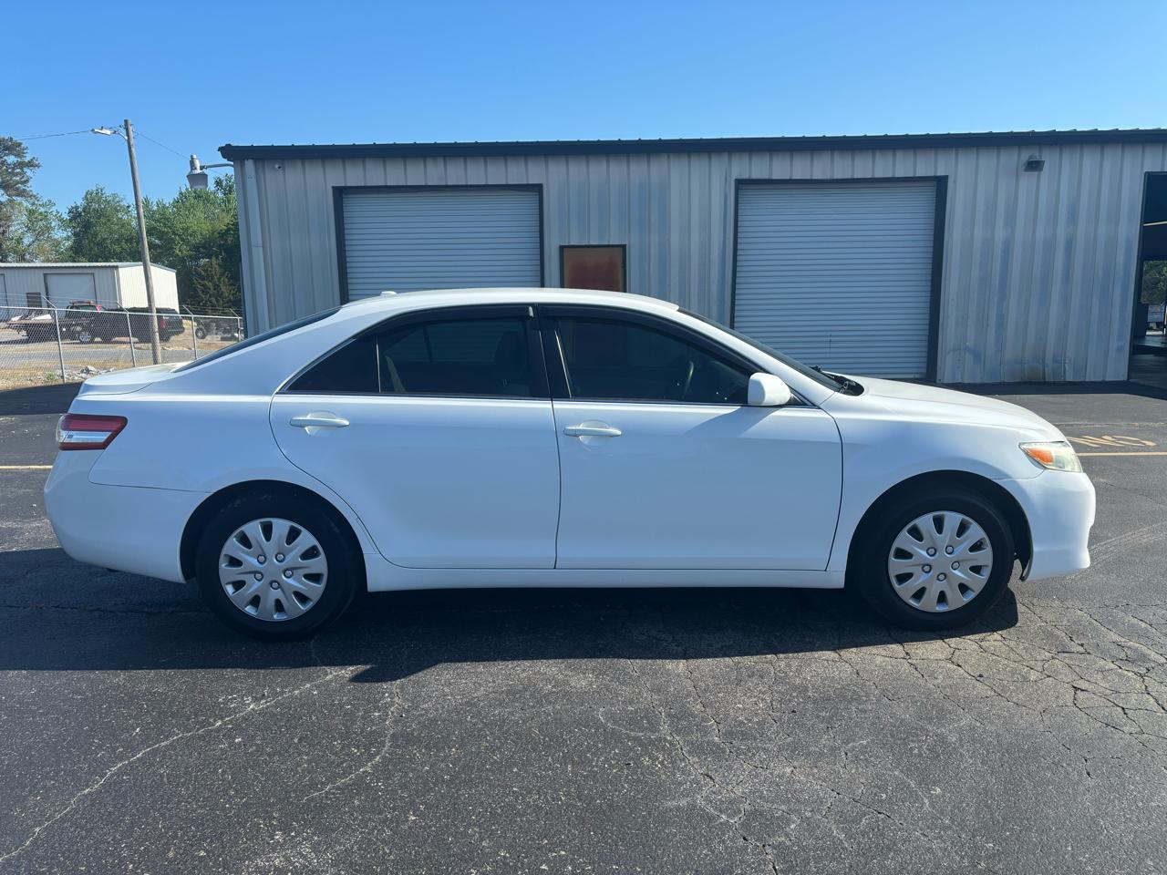 Toyota Camry Base 6-Spd AT 2011