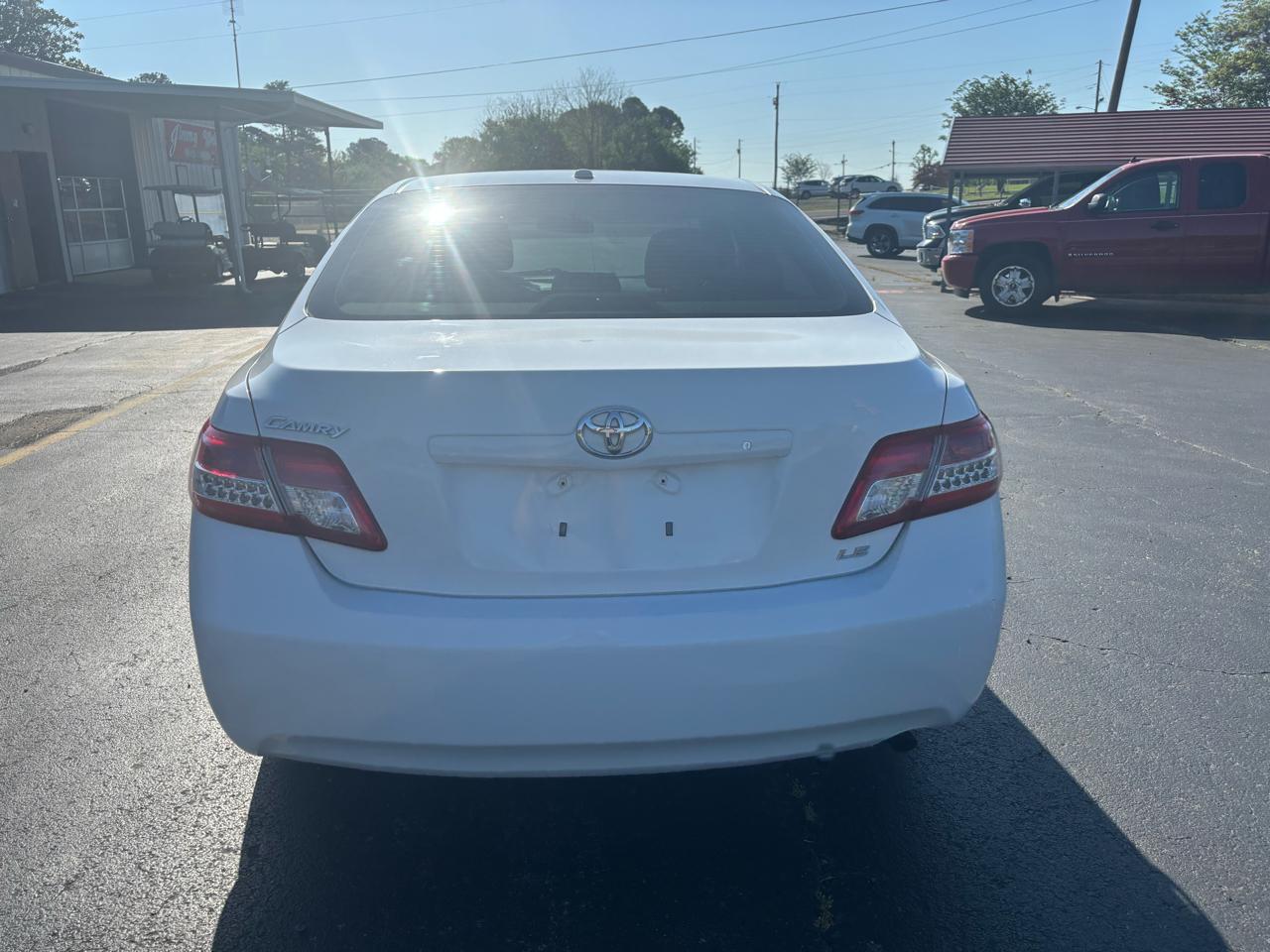 Toyota Camry Base 6-Spd AT 2011