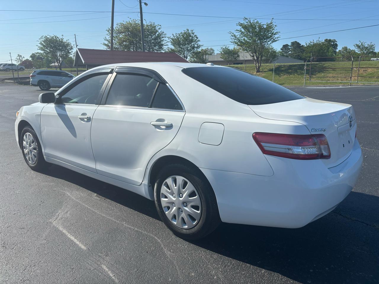 Toyota Camry Base 6-Spd AT 2011